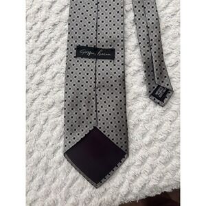 Geoffrey Beene Mens Grey Black Geometric Polka Dot 100% Silk Necktie Tie
